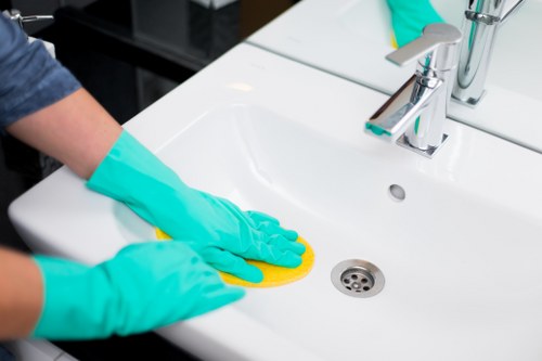 Kitchen and bathroom cleaning support for Putney properties